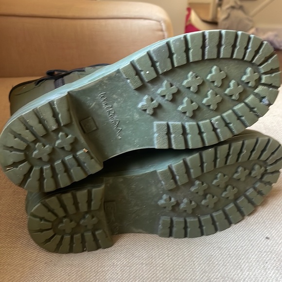 Wind River Short Green Rainboots with Zippers - Picture 5 of 5